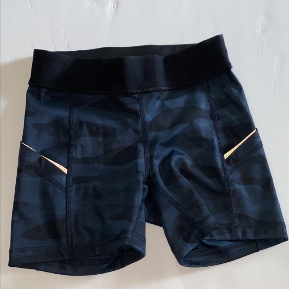 luluemon spandex workout shorts SIZE 2!! blue camo